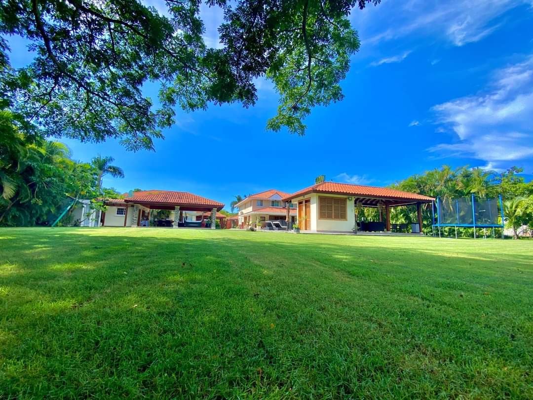 casas vacacionales y villas - SE VENDE  Lujosa Villa Familiar con 1,200 Mts. 8