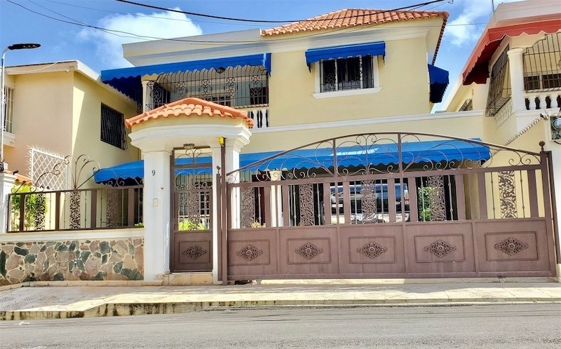 casas - Venta de casa en mirador del este Santo Domingo de 415mts