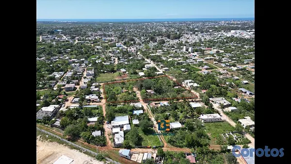solares y terrenos - Se vende terreno con 7,666 metros en el barrio La  8