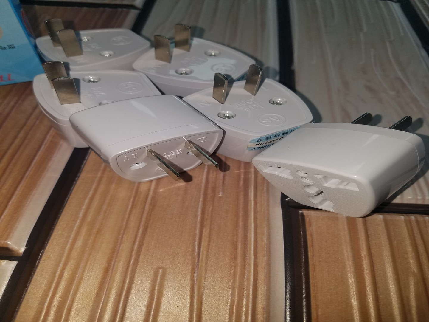 otros electronicos - Adaptador de enchufe corriente europeo a americano 2