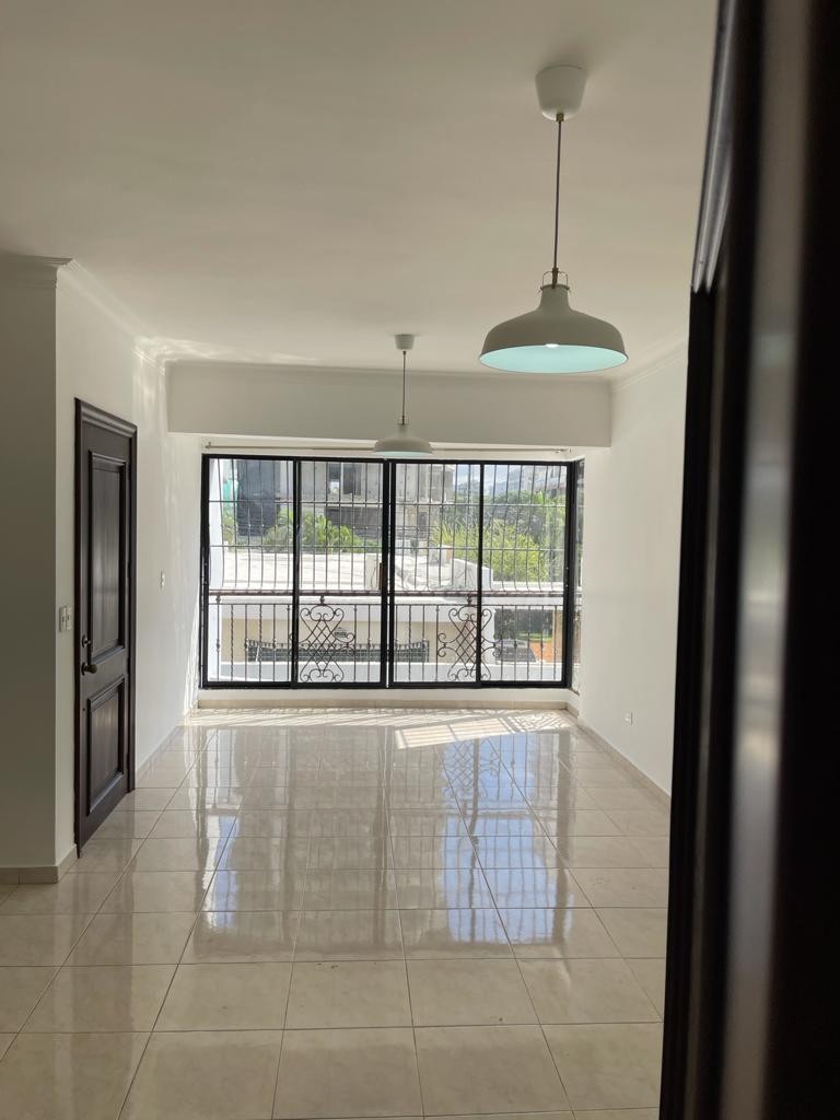 apartamentos - Vendo en Piantini
Apartamento en 2do nivel 
 3