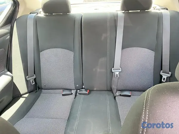 carros - Nissan Versa 2017 8