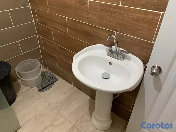 casas - SE VENDE CASA EN ANDRES, BOCA CHICA, A 1 ESQ. DE L 7
