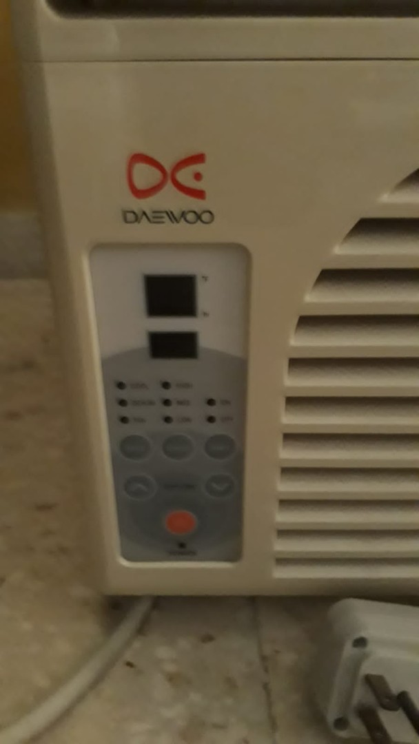 aires acondicionados y abanicos - Aire Acondicionado A/C Daewoo 5,300 BTU 4