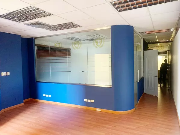 oficinas y locales comerciales - Local céntrico en Piantini 5