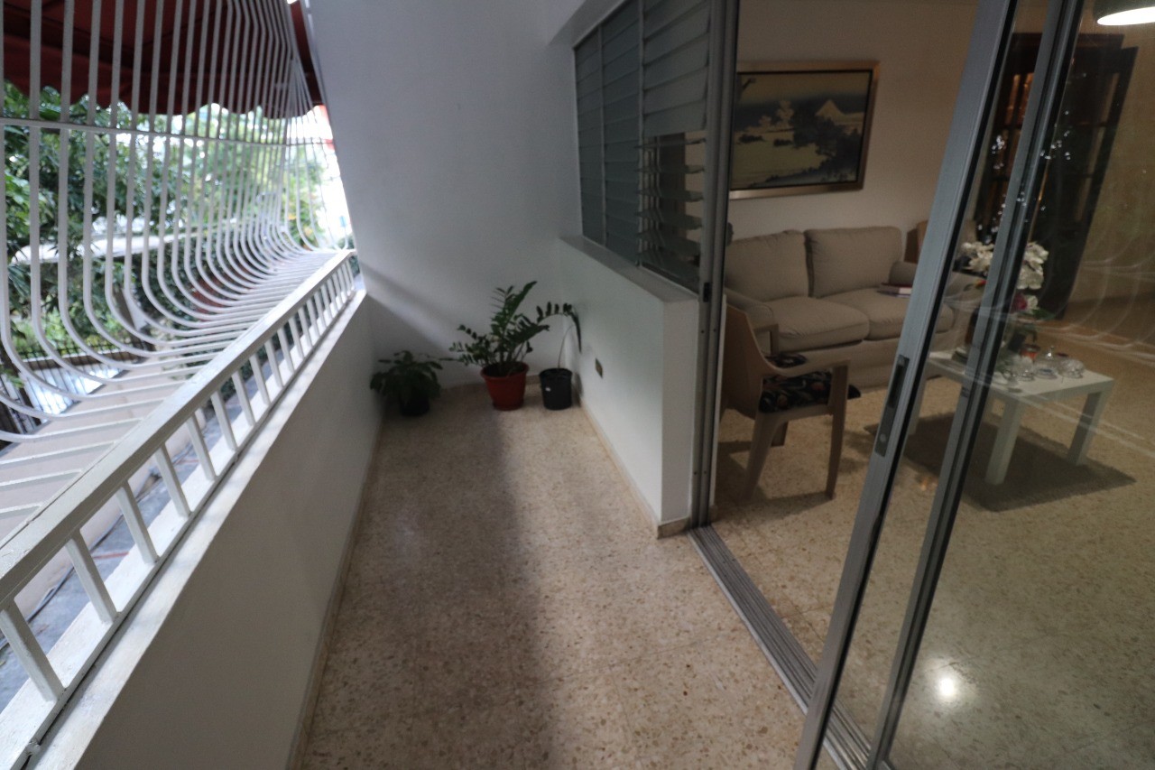 apartamentos - Vendo Apartamento Amplio con excelente ubicación RD$7,500.00
 4