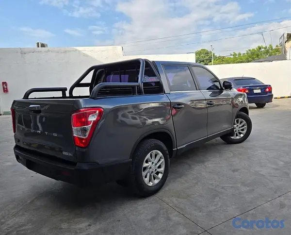 jeepetas y camionetas - KGM REXTON 2021 GRIS OSCURO DIESEL 5