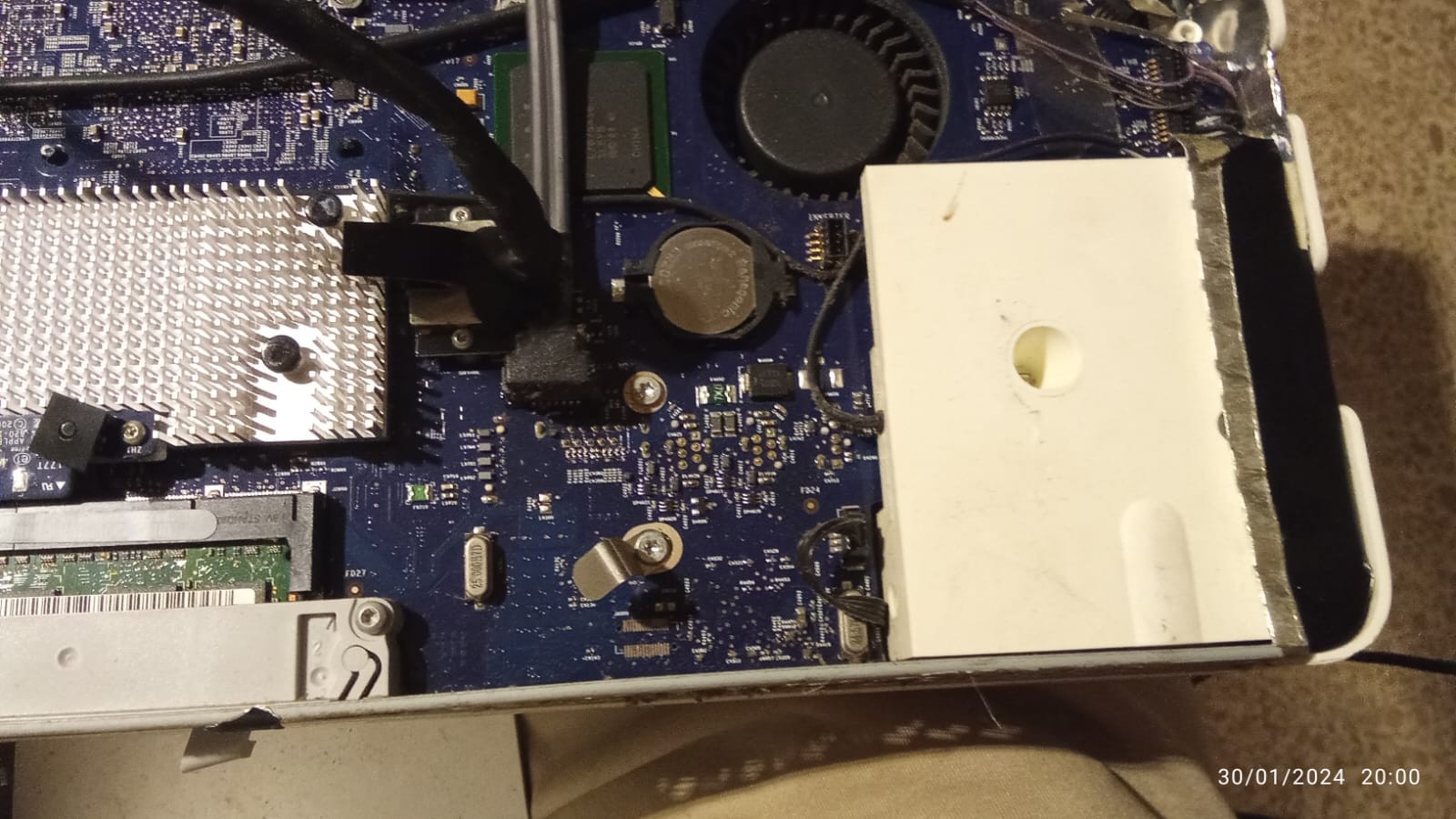 computadoras y laptops - Lote de componentes Mac. Buen precio. Muchos componentes.Utiles y necesarios  !!