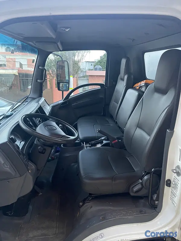 camiones y vehiculos pesados - Isuzu NPR 2014 18 pies  4