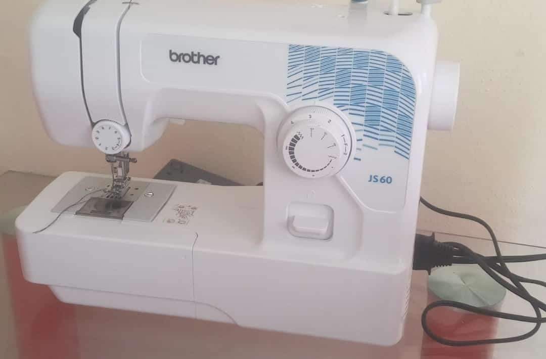 otros electronicos - Máquina de coser