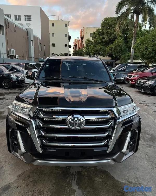 jeepetas y camionetas - TOYOTA LAND CRUISER VXR 2017 3