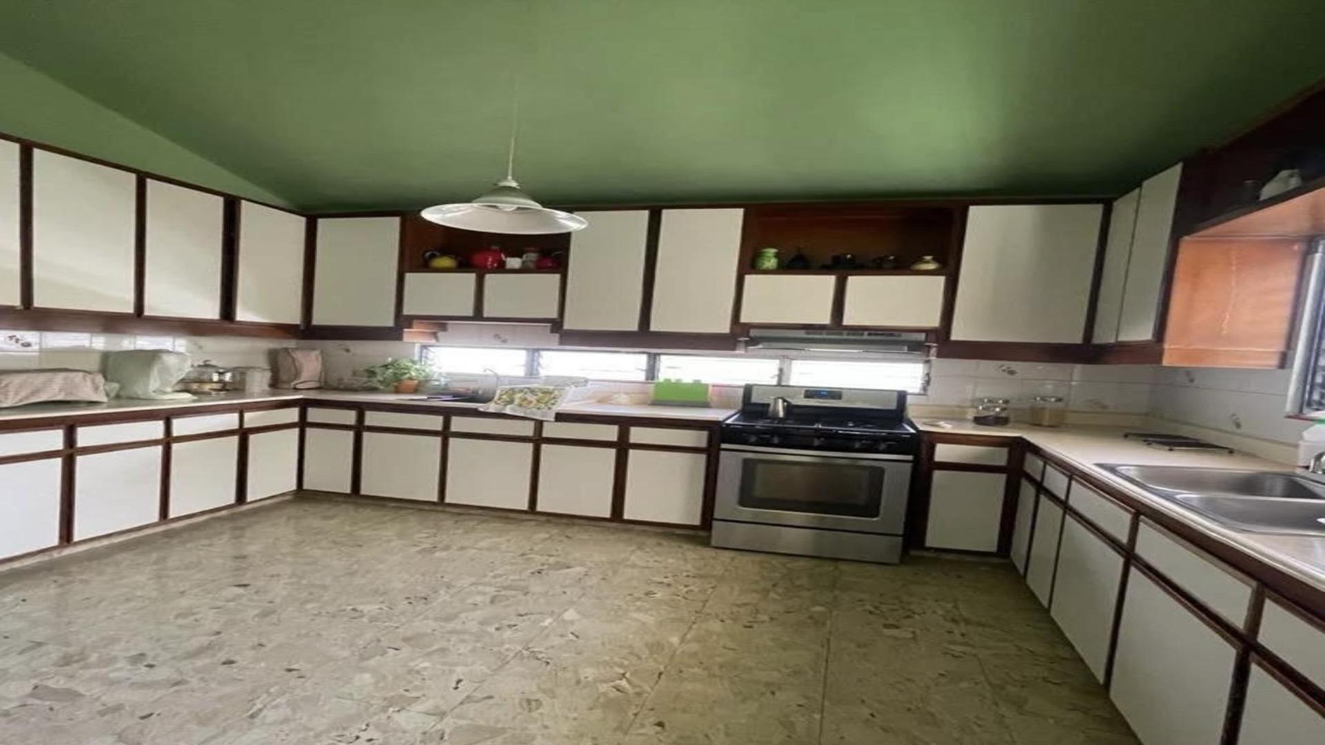 casas - Vendo espaciosa casa de dos niveles  en Los Ríos 7