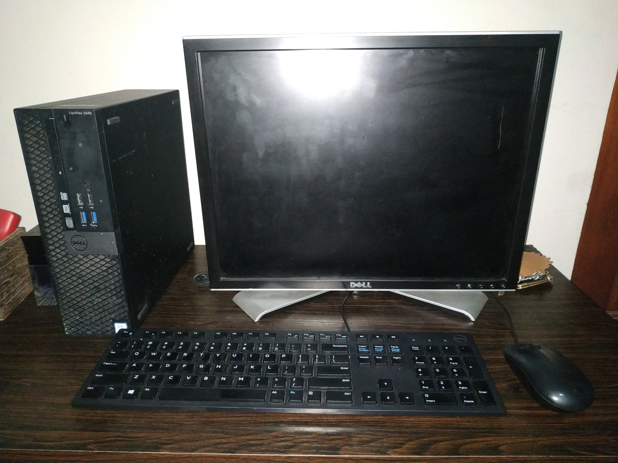 computadoras y laptops - PC Dell, Optiplex 3040 Slim FF, con mouse y teclado.  3