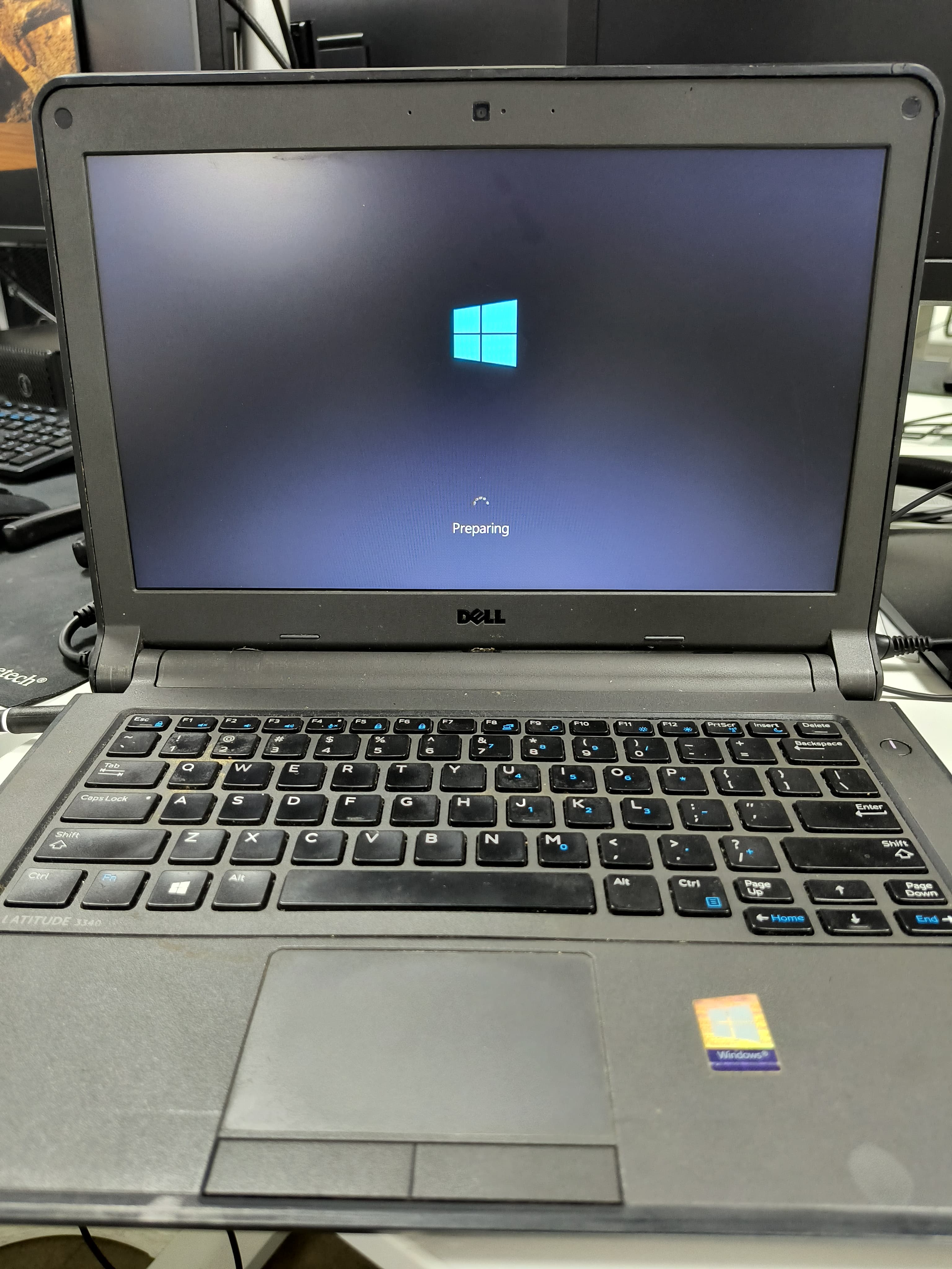computadoras y laptops - Laptop Dell Latitude 3340 3