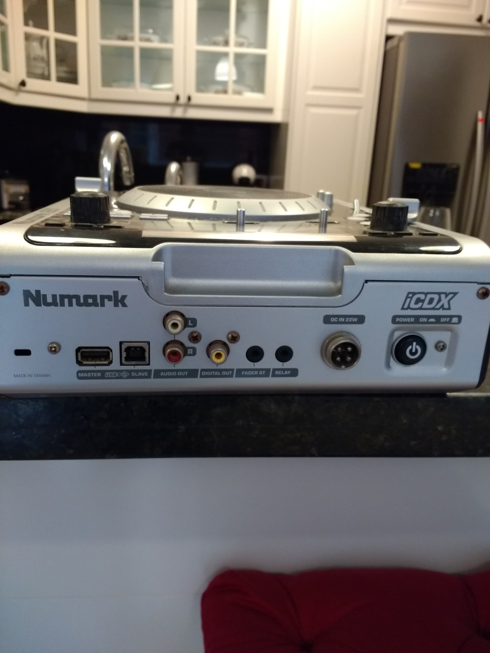 accesorios para electronica - Vendo CD player y mezcladora digital profecional marca Numark entrada USB
