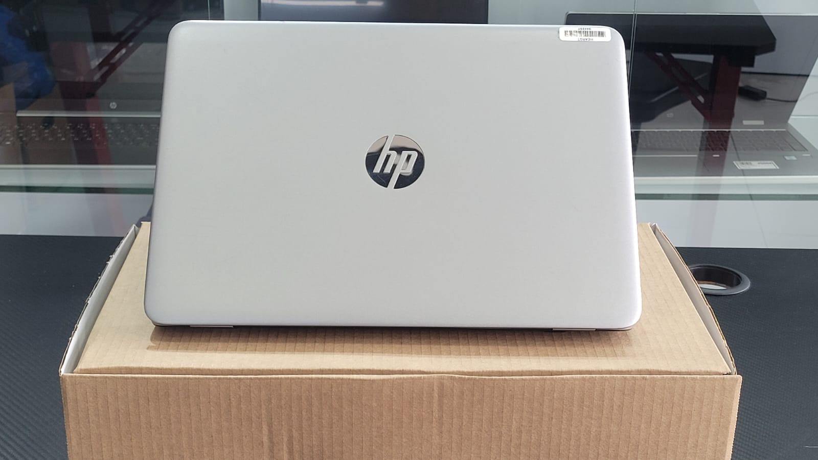 computadoras y laptops - Laptop HP i7  Touch 14 plg , 8GB 250 SSD 1
