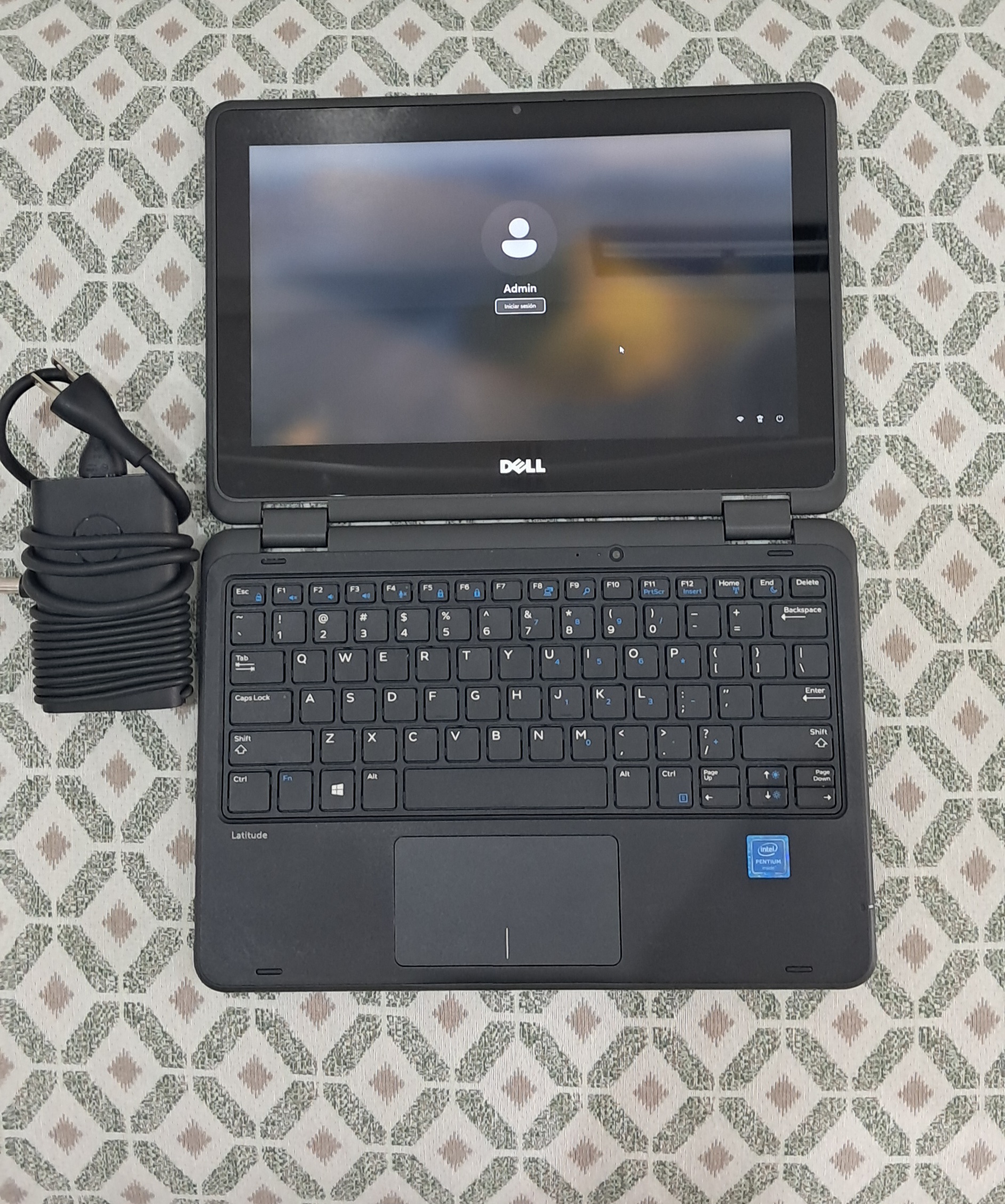 computadoras y laptops - Laptop Dell Touch Pentium 8GB 128GB M2 SSD 4