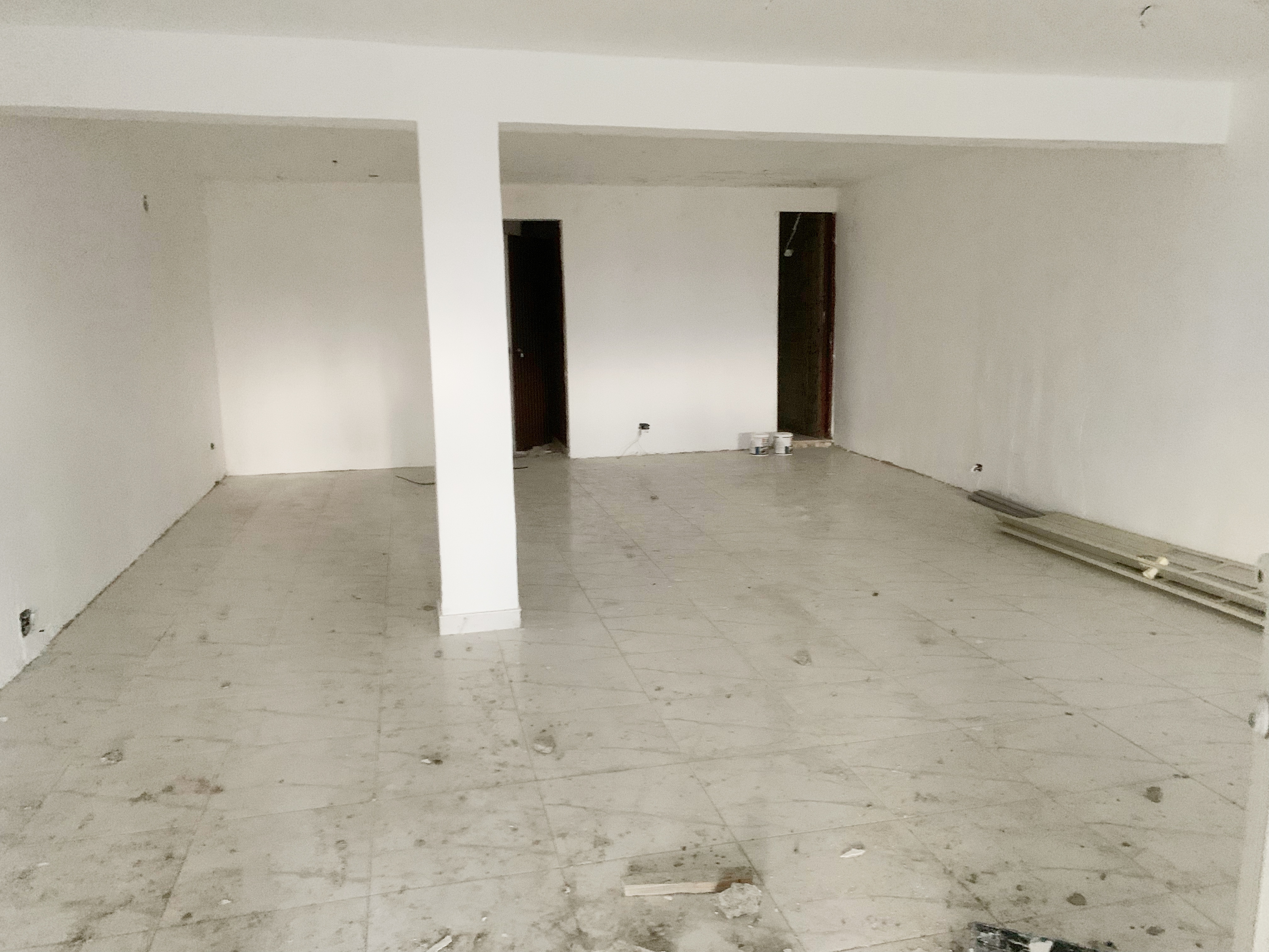 oficinas y locales comerciales - Local primer nivel amplio  4