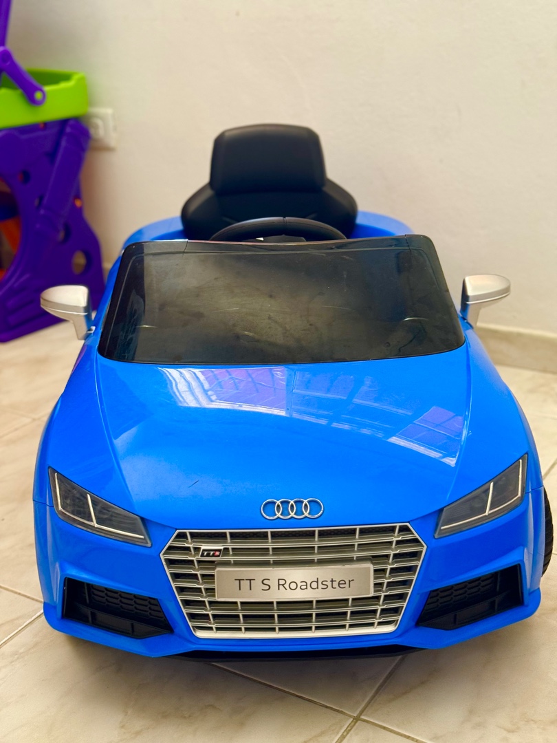 juguetes - Carro azul montable para niños, poco uso. incluye accesorios
