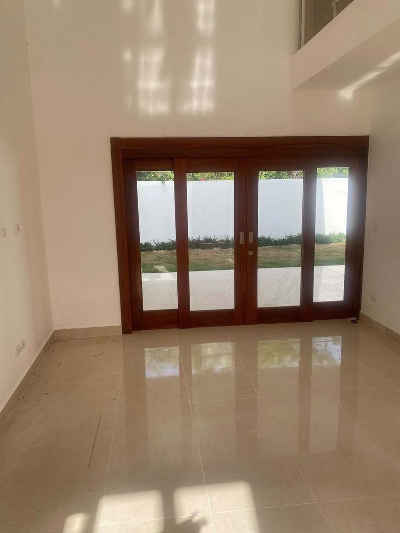casas - Confortable Residencia de 2 Niveles en Proyecto Cerrado, Llanos de Gurabo 5