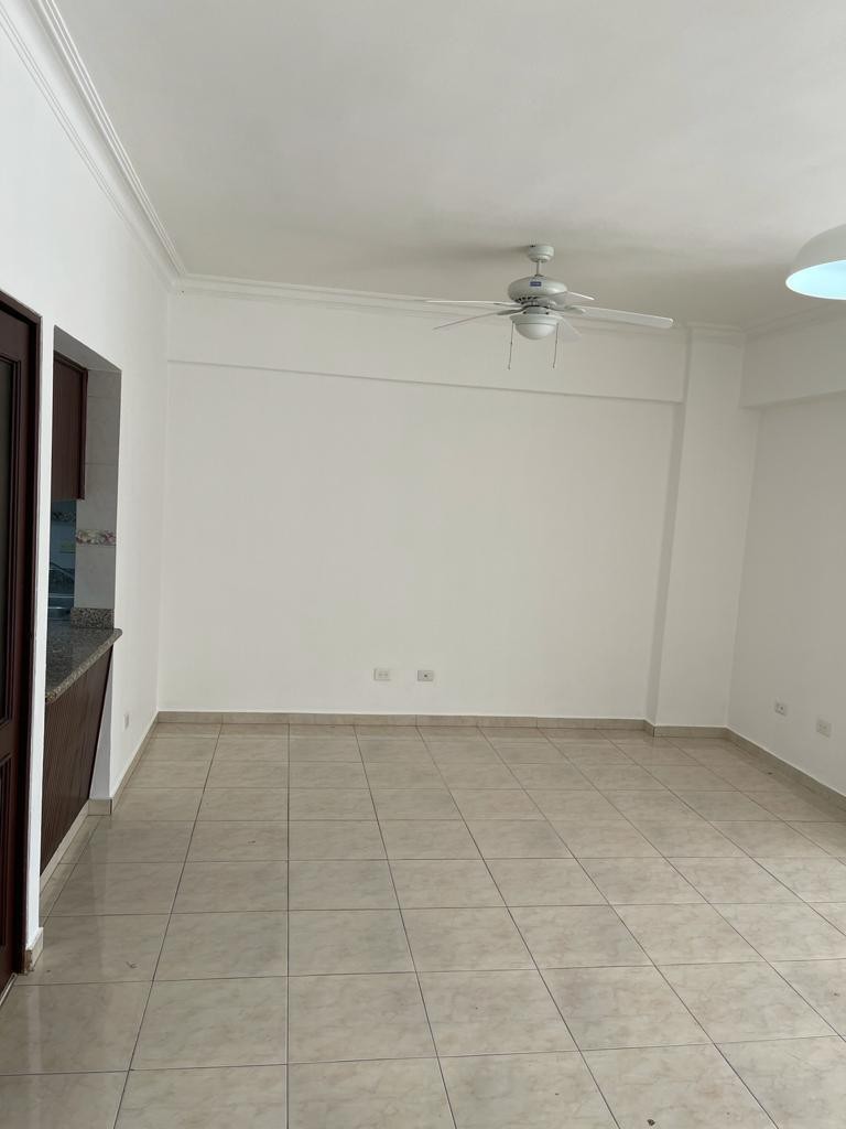 apartamentos - Vendo en Piantini
Apartamento en 2do nivel 
 4