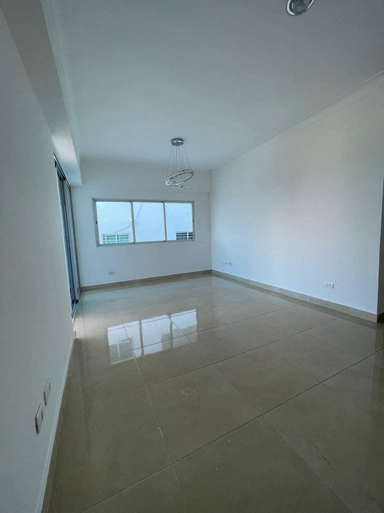 apartamentos - Apartamento en Alquiler Renacimiento de Tres Habitaciones 1