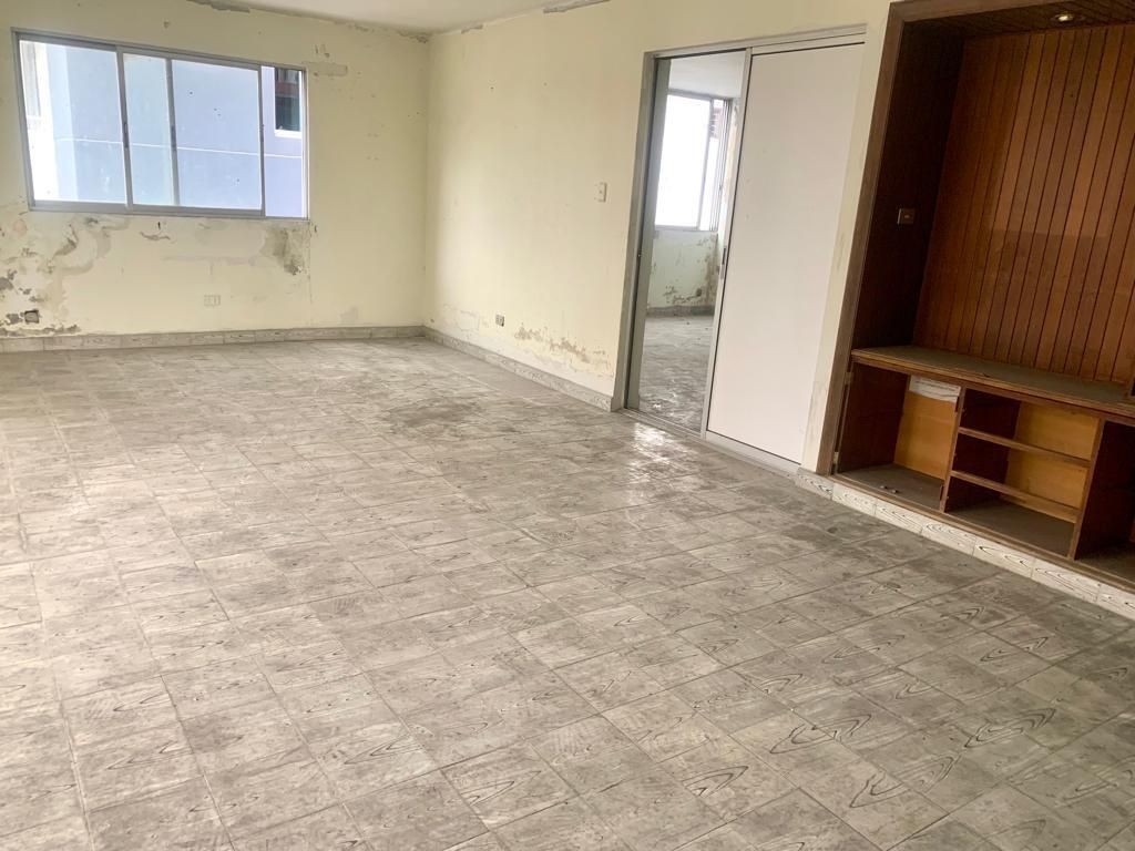 oficinas y locales comerciales - Edificio en alquiler, con espacio de almacenamiento, 6 baños y 10 parqueos 0