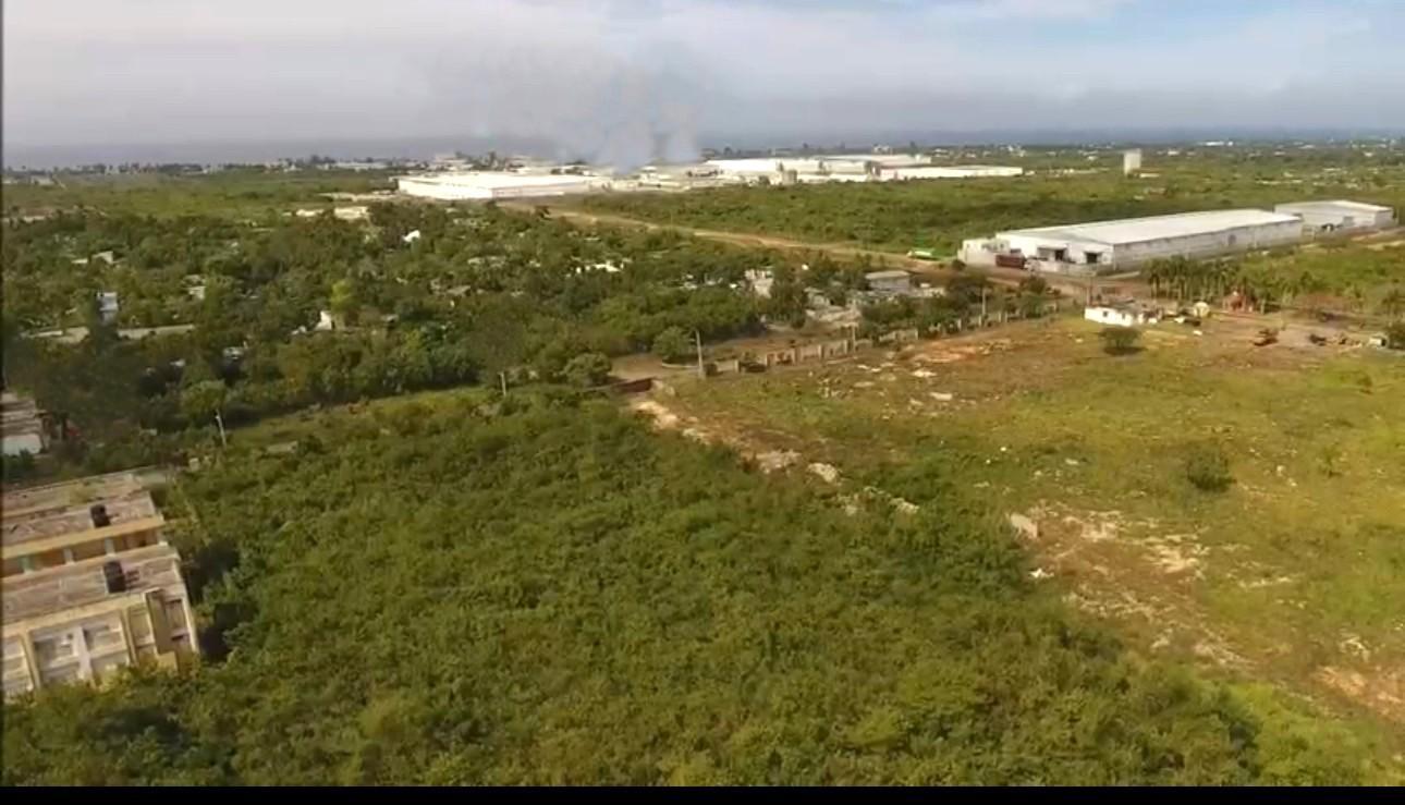 solares y terrenos - VENTA SOLAR DE 7,542M2 EN LA CALETA-BOCA CHICA 0