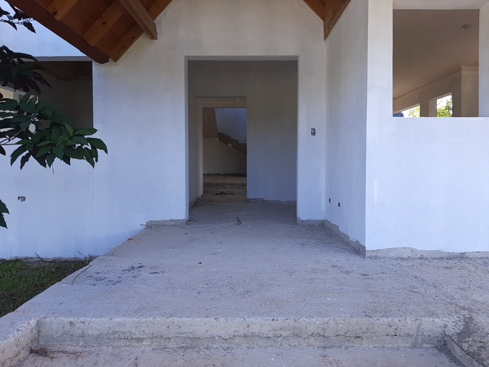 Casa de 4 habitaciones en construcción disponible en Jarabacoa