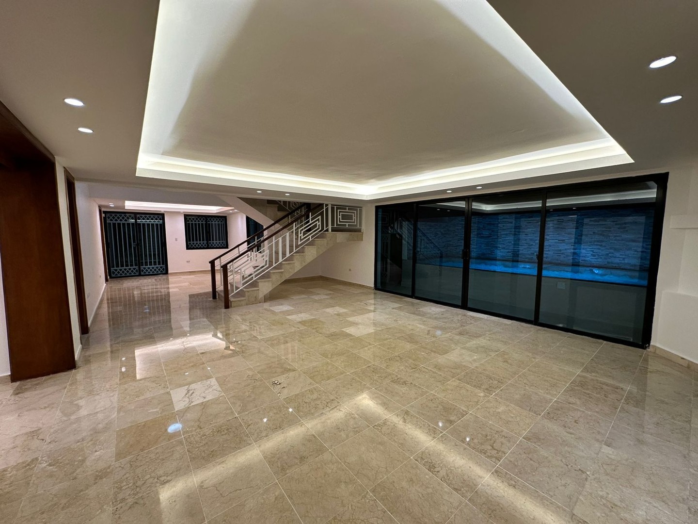 apartamentos - Casa en Alquiler con Línea Blanca
BELLA VISTA SUR
USD 6,300.00

 1