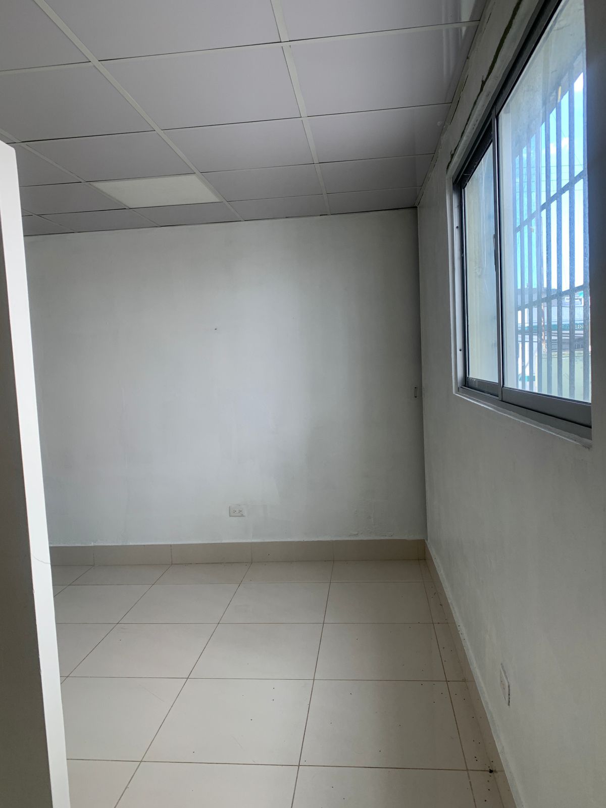 oficinas y locales comerciales - Local Alquiler Ens. Ozama 2