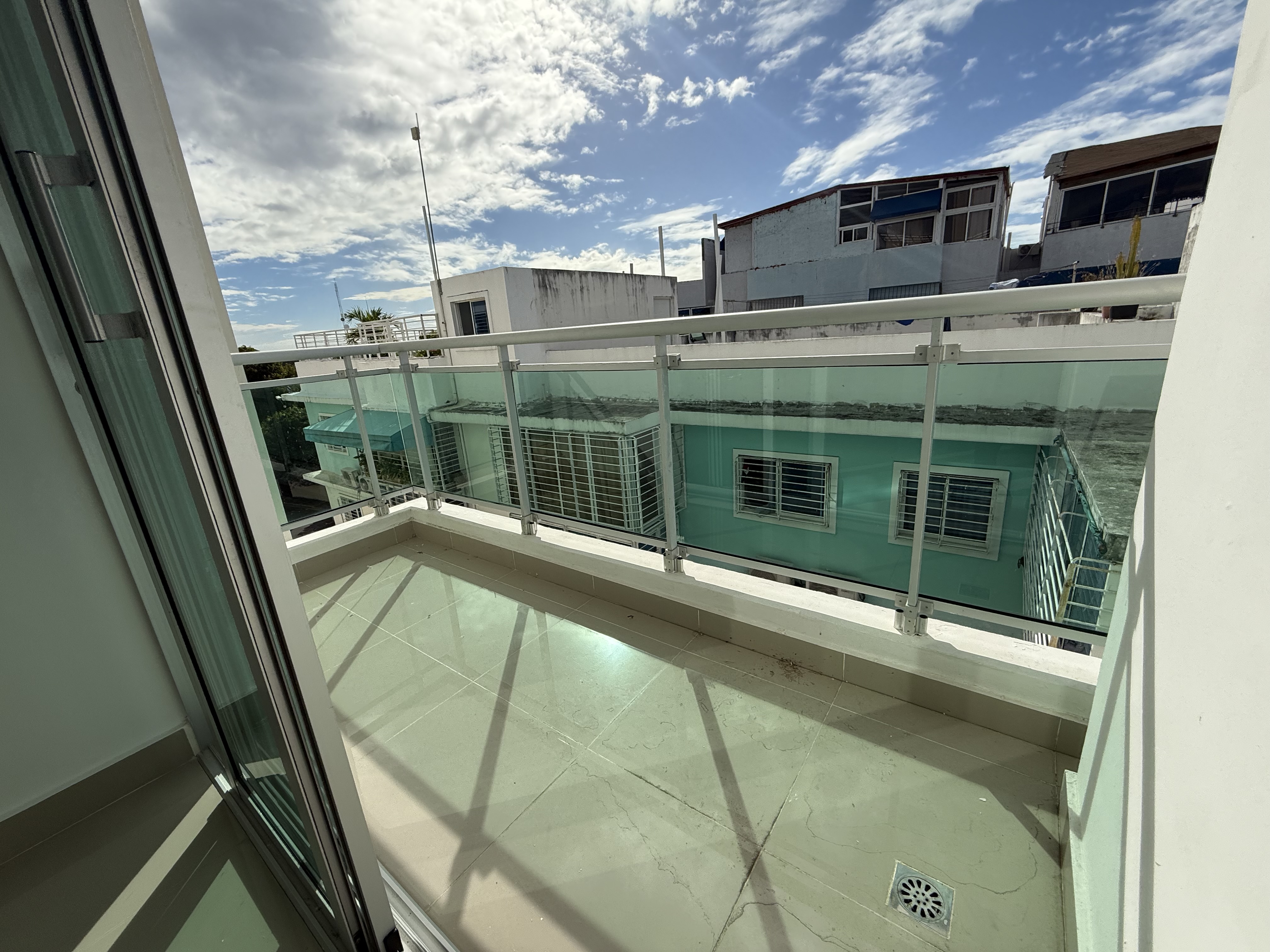 apartamentos - Vendo independencia klm 9 dos hab dos baños parque 3