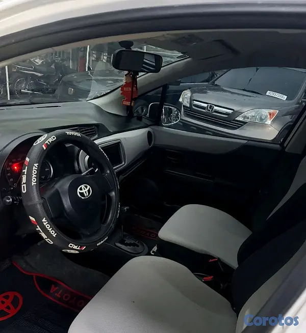 carros - Toyota vitz 2014 3