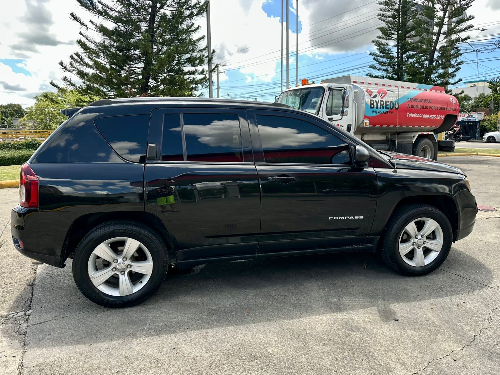 jeepetas y camionetas - Jeep Compass 2016 con dueño, nuevo. Oportunidad 0