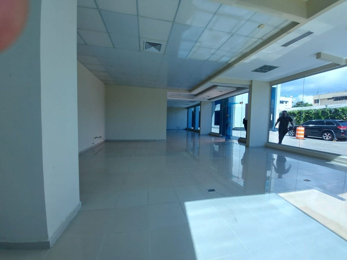 oficinas y locales comerciales - ALQUILO En La 27 de Febrero Próximo a La Núñez de Cáceres
