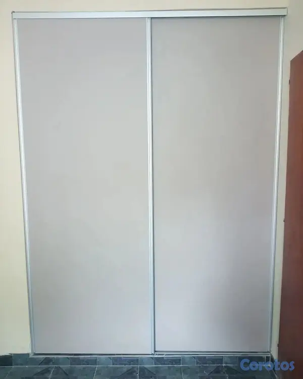 muebles y colchones - Puertas de closet en madera de Hidrofugo 🌱 color blanco 🤍  2