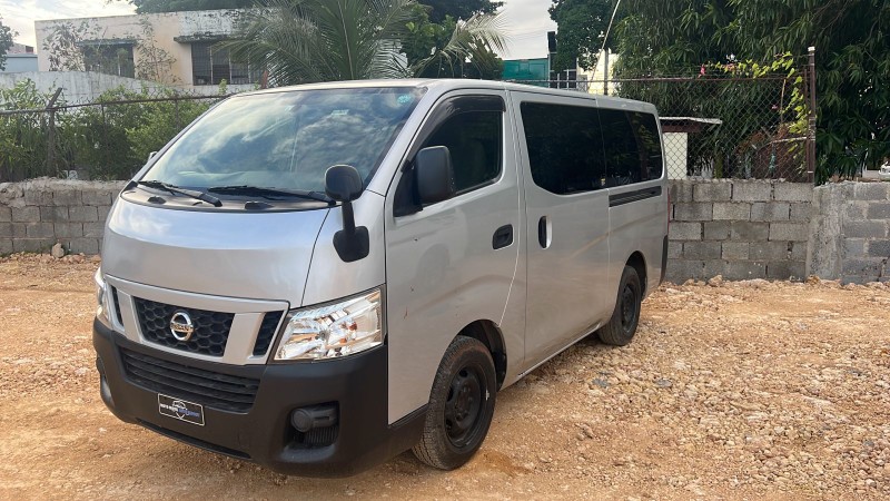 jeepetas y camionetas - MINIBUS NISSAN URVAN 2017