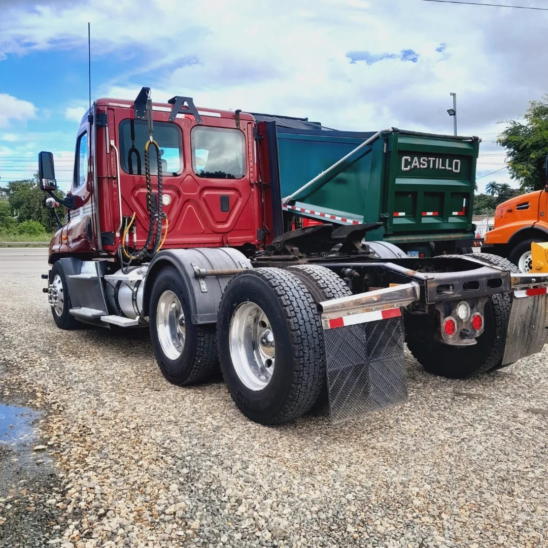 camiones y vehiculos pesados - Freightliner Cascadia 125 año 2016 3