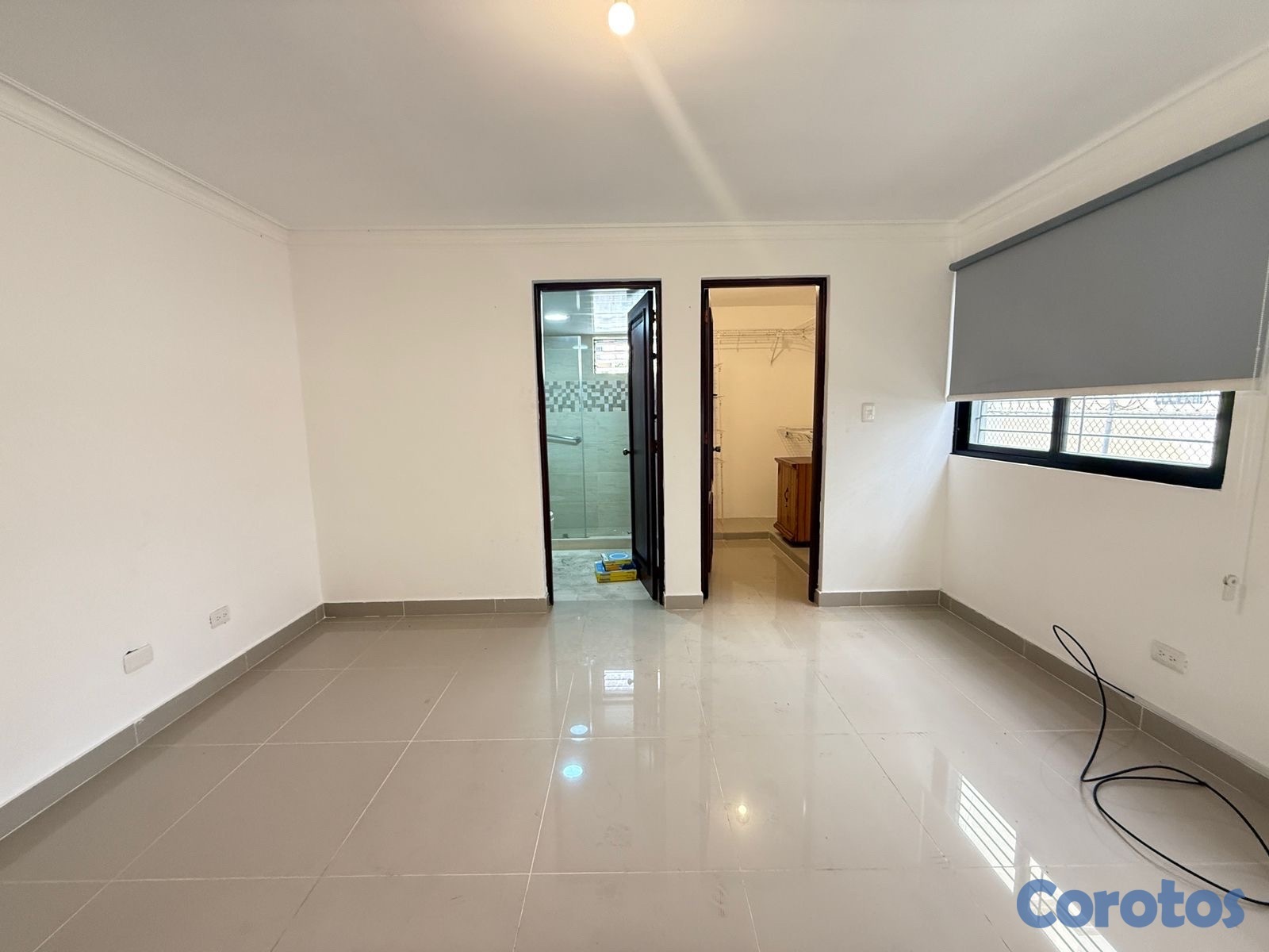 apartamentos - vendo Evaristo Morales tres habitaciones 2.5 baños dos parqueos balcón piso 2  6