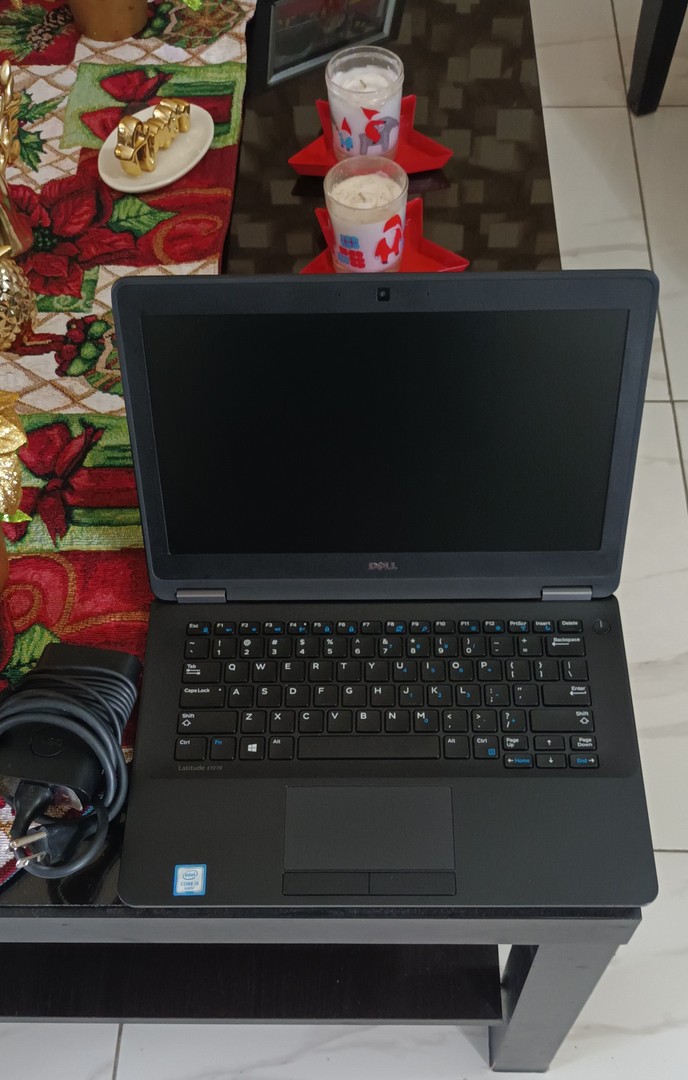 computadoras y laptops - Laptop Dell E7270 Core i5 8GB DDR4 256GB SSD M2 Windows 10-pro oferta

