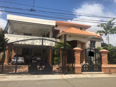 casas - Casa en Venta con 5 Habitaciones en Residencial Hispanoamericana
