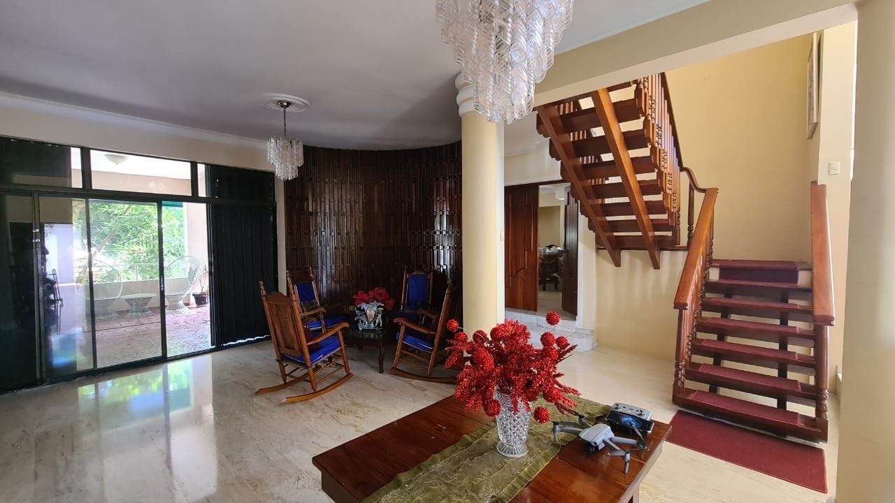 casas - Casa de 962 mts 2 Niveles en Urbanización Los Rios.  6