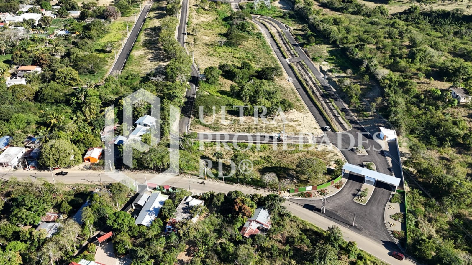 solares y terrenos - SOLAR EN VENTA, RESIDENCIAL CERRADO, LAS CHARCAS.  0