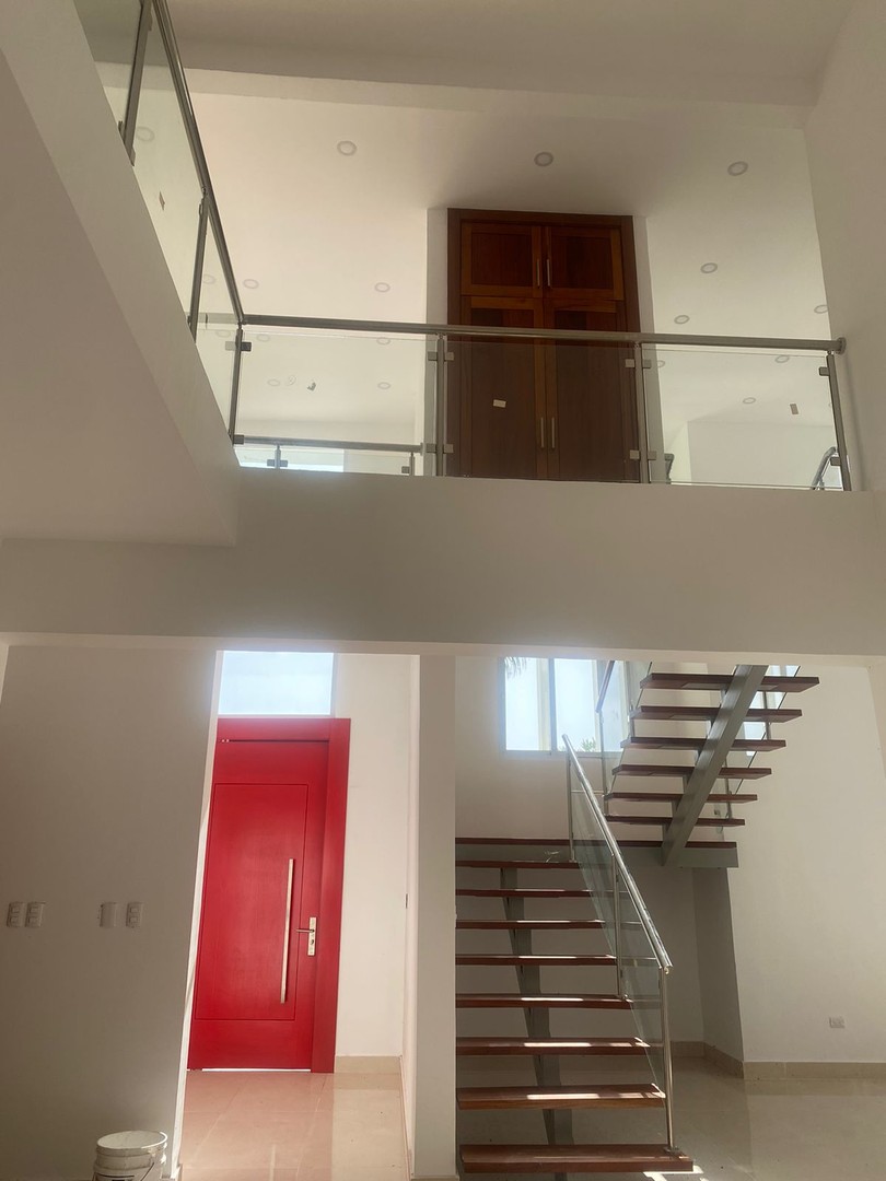 casas - Confortable Residencia de 2 Niveles en Proyecto Cerrado, Llanos de Gurabo 7