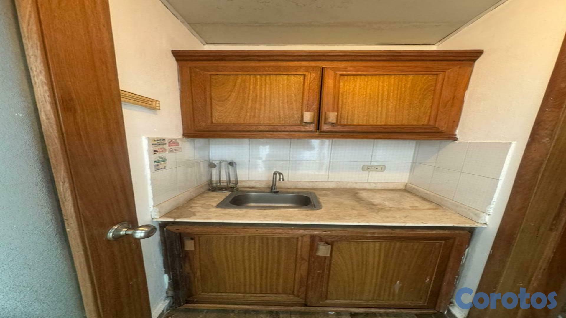 oficinas y locales comerciales - ALQUILER DE AMPLIO LOCAL EN GAZCUE, G-02. 8