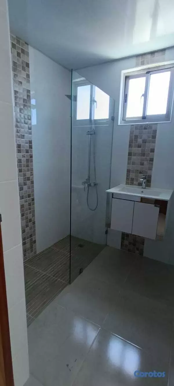 apartamentos - Urb. Real en piso Alto con vista al Mar, 3hab 10