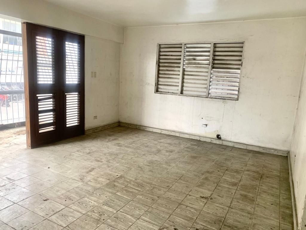 oficinas y locales comerciales - Edificio en alquiler, con espacio de almacenamiento, 6 baños y 10 parqueos 2