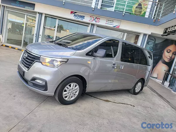 jeepetas y camionetas - HYUNDAI GRAND STAREX 2020 GRIS 9
