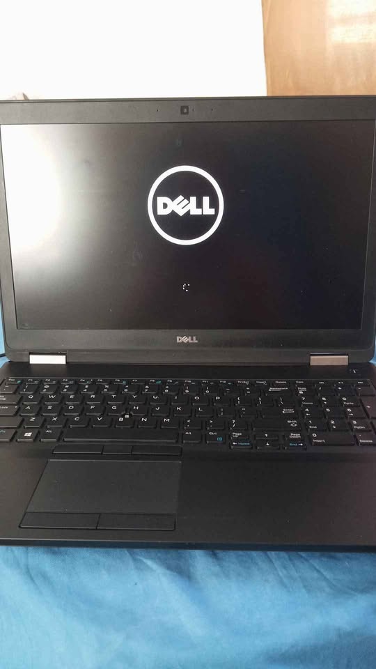computadoras y laptops - DELL LATITUDE E5570 usada en buen estado 2