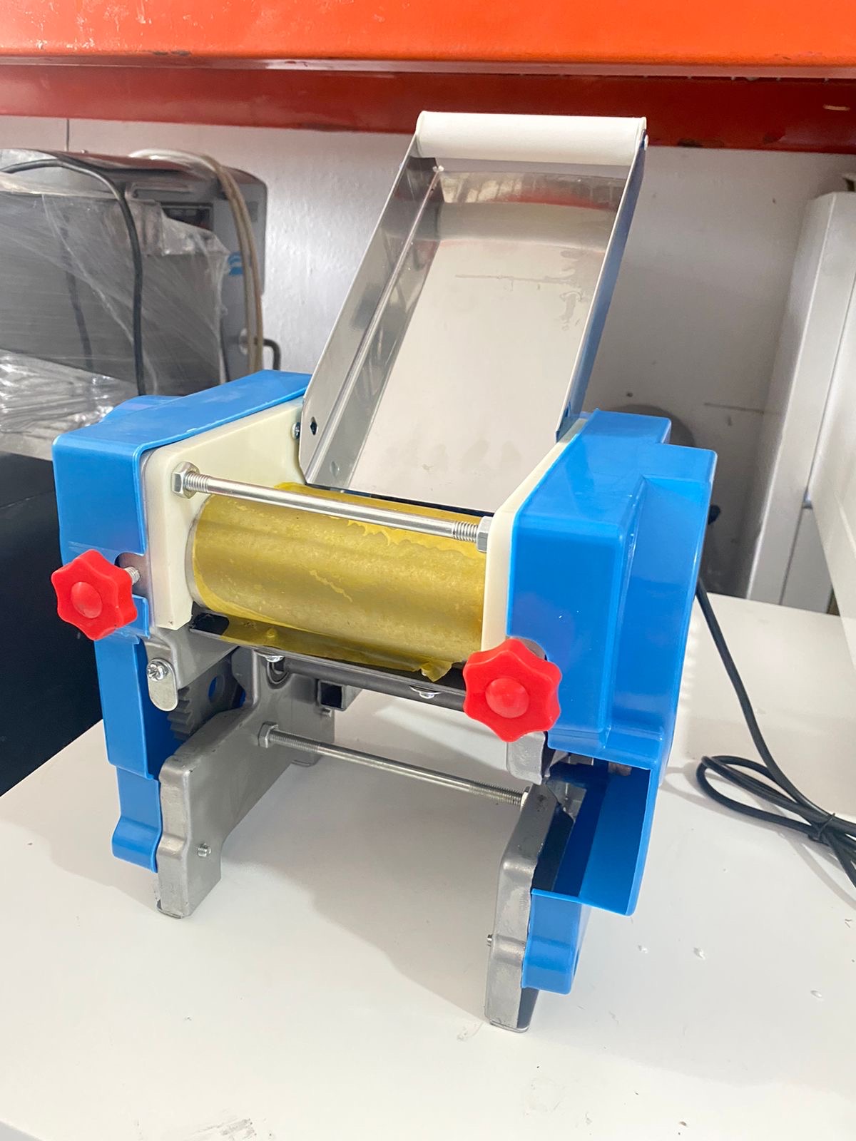equipos profesionales - Laminadora industrial para Empanadas  2